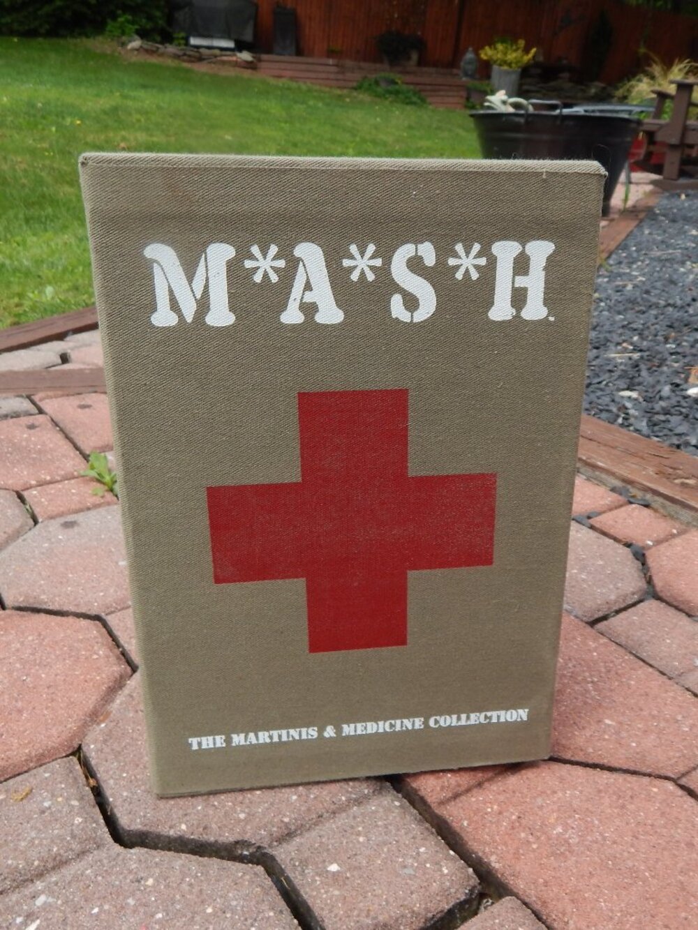 M*A*S*H Martinis & Medicine Collection Box Set DVD Comedy Collector's Handbook